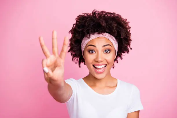 Close up photo beautiful amazing she her dark skin lady hold hand arm counting three two one till start beginning show funky mood wear head scarf casual white t-shirt isolated pink bright background.