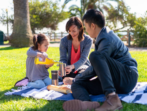 istock Pouring drinks for Mom and Dad 1145047790