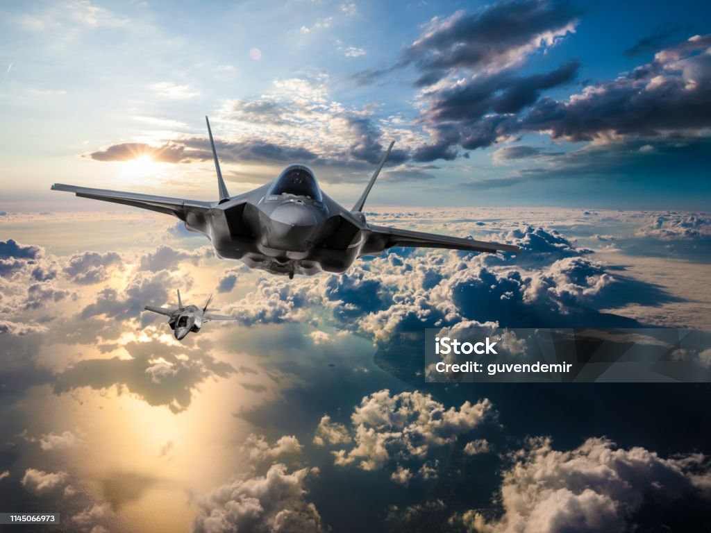 Máy Bay Chiến Đấu F35 Bay Trên Mây Lúc Hoàng Hôn Hình ảnh Sẵn có ...