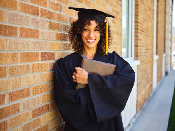 graduado adulto estudiante - graduation student women beauty fotografías e imágenes de stock