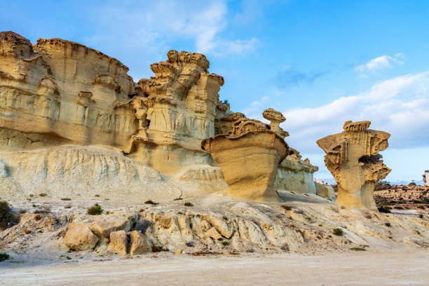 vista das erosões de bolnuevo, las gredas, mazarron. murcia, espanha - bizarre landscape sand blowing - fotografias e filmes do acervo