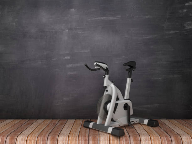 упражнение велосипед на деревянном этаже - chalkboard фон - 3d рендеринг - spinning classroom indoors exercising стоковые фото и изображения