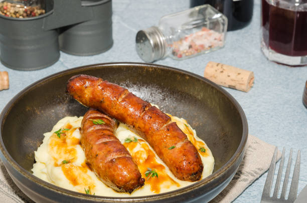 homemade sausages and mashed potatoes - sausage food mash grilled imagens e fotografias de stock