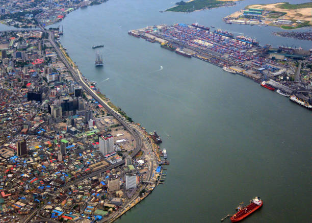 Lagos Island, Victoria Island and Port of Lagos (Apapa Port, container terminal), Nigeria Lagos, Nigeria: the city from the air - Lagos island central business district, Victoria Island (top) andPort of Lagos (Apapa Port) container terminal (right) - view over Adeniji Adele Road and New Marina Road - the s-shaped Lagos Lagoon, Badagry Creek and Five Cowrie Creek - Gulf of Guinea, Atlantic Ocean in the backround. lagos nigeria stock pictures, royalty-free photos & images
