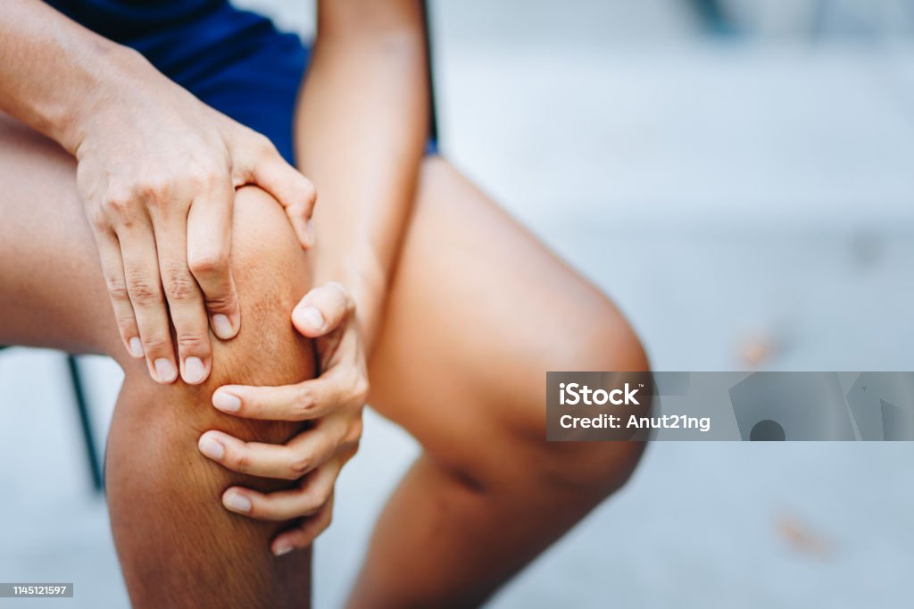 Junge Frauen Knieschmerzen, Gesundheitskonzept - Lizenzfrei Schmerz Stock-Foto