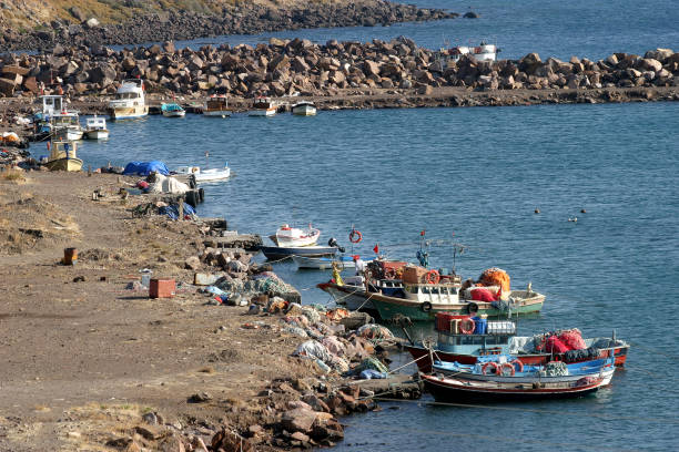 fishing boats at a village harbor - babakale imagens e fotografias de stock