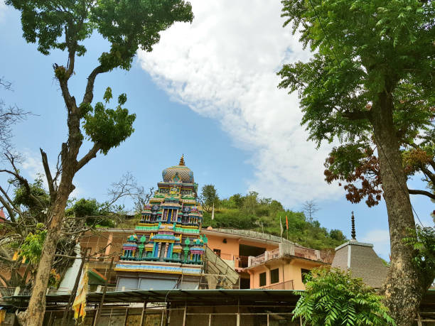 temple de neelkanth, rishikesh - bikaner photos et images de collection