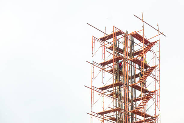 scaffolding scaffolding with worker  on The construction site scaffolding stock pictures, royalty-free photos & images