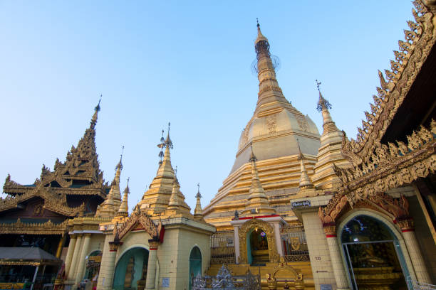 Sule Pagoda The Sule Paya in the center of Yangon is one of the oldest pagodas in Burma, believed to have been built during the lifetime of the Buddha, about 2,500 years ago. sule pagoda stock pictures, royalty-free photos & images
