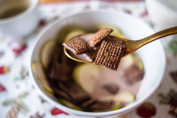 chocolate shreddies with pear - shreddies imagens e fotografias de stock