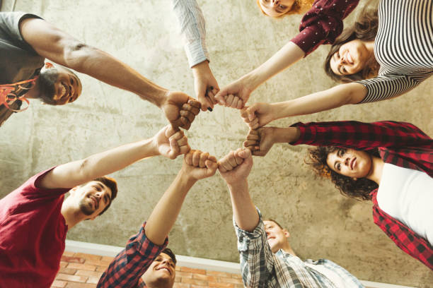 concept de solidaruty de personnes - circle human hand friendship sign photos et images de collection