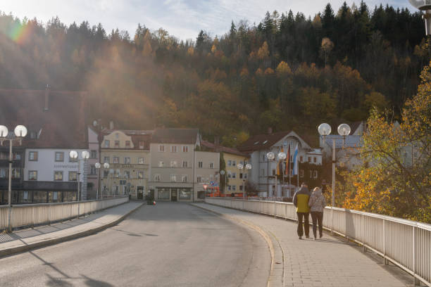 chur szwajcaria małe słynne tradycyjne stare miasto ze sklepem i połączeniem detali architektonicznych w chur city szwajcaria stolica i największe miasto szwajcarskiego kantonu - graubunden canton obrazy zdjęcia i obrazy z banku zdjęć