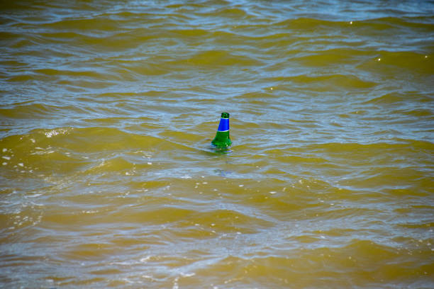 glass bottle floating in ocean sea water - toxic substance spilling pouring bottle imagens e fotografias de stock