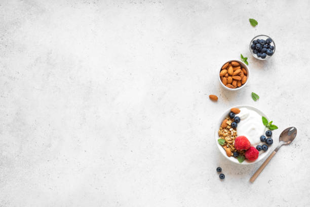 healthy breakfast with yogurt, granola, berries - yogurt greek culture milk healthy eating imagens e fotografias de stock
