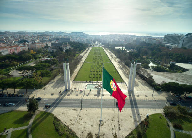 포르투갈 리스본에서 에드워드 vii 공원의 포르투갈어 깃발 - portuguese culture lisbon portugal portugal flag 뉴스 사진 이미지