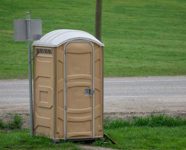 portapotty sur la route - porta potty photos et images de collection