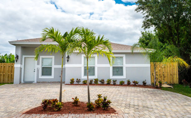 istock Well kept single story single family detached house 1145360735