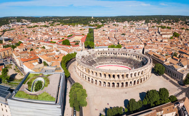 nimes arena vue aérienne, france - nimes photos et images de collection