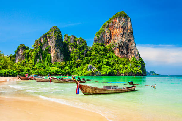 Clear water beach in Thailand Boats at the beauty beach with limestone cliff and crystal clear water in Thailand yangtze river stock pictures, royalty-free photos & images