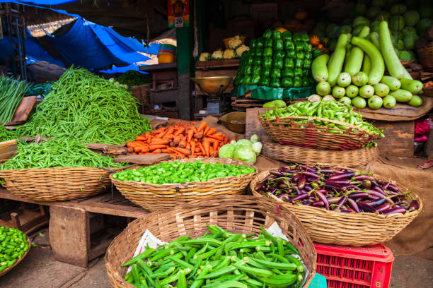 fruts und gemüse auf dem markt - mysore stock-fotos und bilder