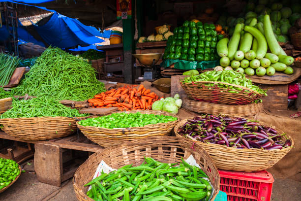 fruts e ortaggi al mercato - mysore foto e immagini stock