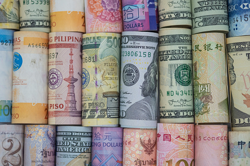 Cierre de billetes de variedad en todo el mundo. Tipo de cambio y concepto de inversión en Forex.-Image. photo