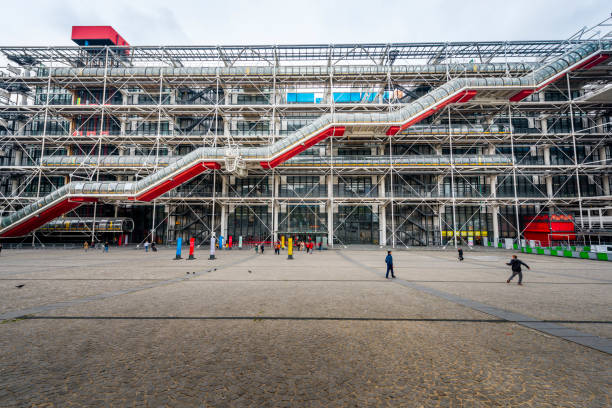 Pompidou Centre in Paris Paris, France - April 16, 2019: The Pompidou Centre in Paris is a complex building in the Beaubourg area. Inside is the public information library and the museum of modern art. pompidou center stock pictures, royalty-free photos & images