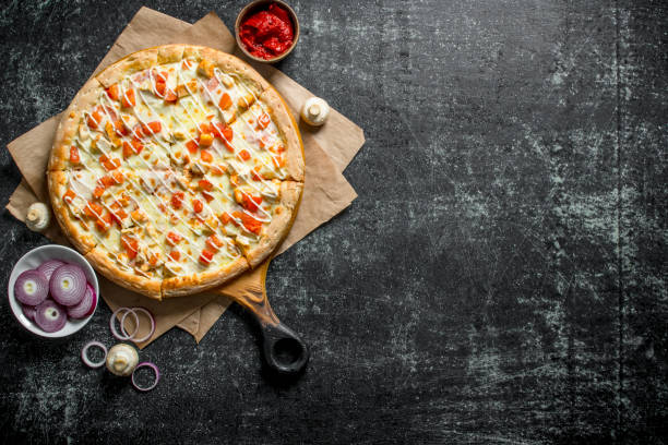 istock Pizza with tomatoes, chicken and onion slices. 1145469792