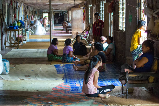 malásia: iban longhouse - iban tribe - fotografias e filmes do acervo