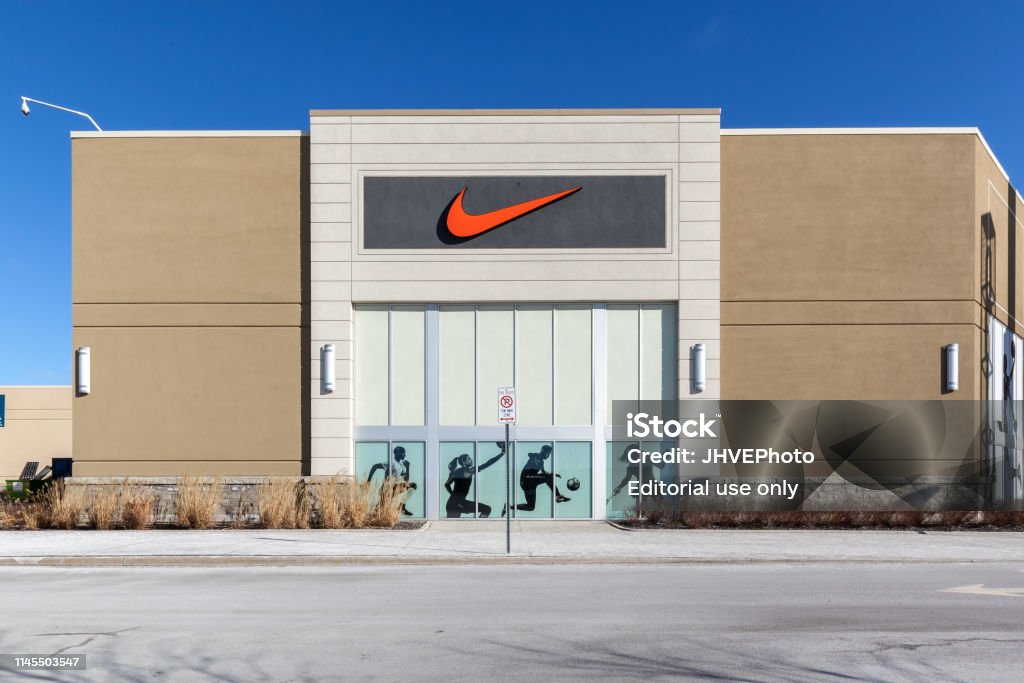 Mayor Vegetación traducir Nike Store Sign At Vaughan Mills Mall Near Toronto Stock Photo - Download  Image Now - iStock