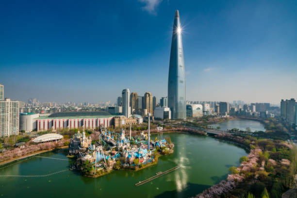 Cityscape of Seoul downtown city skyline with cherry blossom Cityscape of Seoul downtown city skyline with cherry blossom, Aerial view of skyscraper at Seokchon Lake with blue sky and sakura around lake. The amazing modern building at Seoul city, South Korea aerial view of seoul south korea capital city stock pictures, royalty-free photos & images