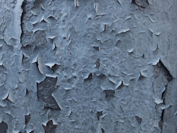 czarna metalowa powierzchnia z pękniętą złuszczoną farbą - peeling paint wall white zdjęcia i obrazy z banku zdjęć