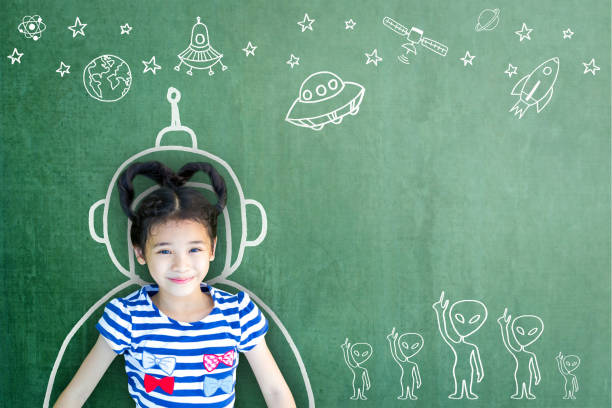 학교 소녀 혁신적인 과학 기술 공학 수학 줄기 교육 개념에서 학습 영감을 가진 아이의 상상력 - photography chalk blackboard globe 뉴스 사진 이미지