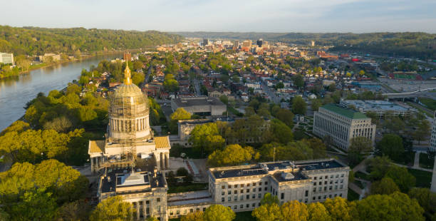 vista panoramica lunga charleston west virginia capitol city - kanawha foto e immagini stock