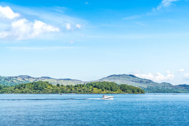 loch lomond a luss in scozia - loch assynt foto e immagini stock