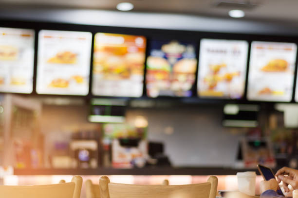blur image of fast food restaurant, use for defocused background. - food shopping imagens e fotografias de stock