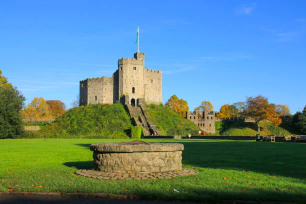 кардиффский замок, уэльс, великобритания - castle cardiff wales welsh culture стоковые фото и изображения