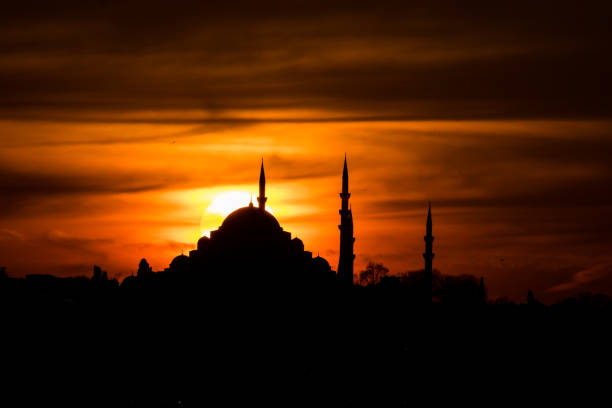istock Suleymaniye Mosque and Sun 1145624765