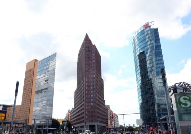 drapacze chmur na placu poczdamskim - berlin germany skyline germany central berlin zdjęcia i obrazy z banku zdjęć