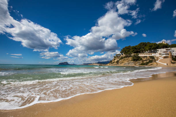 пляж эль-портет в морайре, испания - valencia province spain beach mediterranean sea стоковые фото и изображения