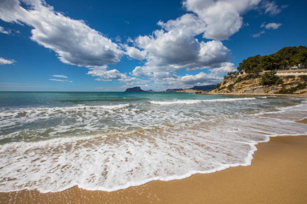 пляж эль-портет в морайре, испания - valencia province spain beach mediterranean sea стоковые фото и изображения