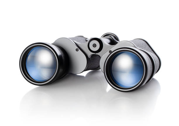 lornetka. zdjęcie ze ścieżką przycinającą. - focus binoculars spy eyesight zdjęcia i obrazy z banku zdjęć