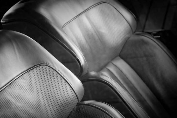 assentos de couro velhos no carro - car leather hide seat - fotografias e filmes do acervo
