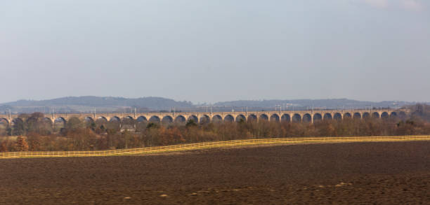 エディンバーグスコットランド英国イングランド近郊の歴史的な鉄道橋 - scotland texas ストックフォトと画像