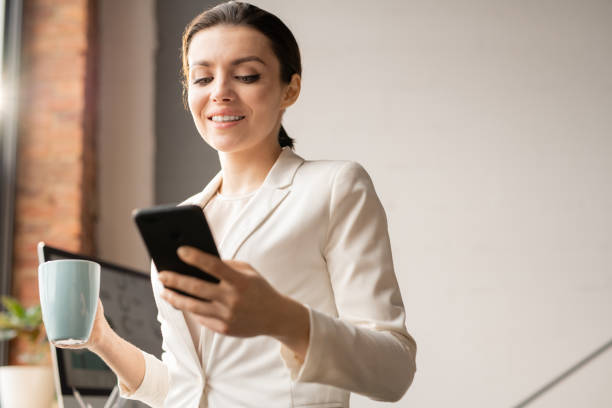 istock Reading notification in the phone 1145832727