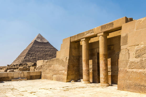 ギザのカフラー王のピラミッド (chephren のピラミッド) とエジプトの寺院 - pyramid cairo egypt tourism ストックフォトと画像