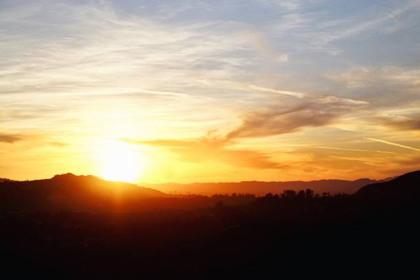 zachód słońca w hollywood hills w górach santa monica - city of los angeles los angeles county hollywood california california zdjęcia i obrazy z banku zdjęć