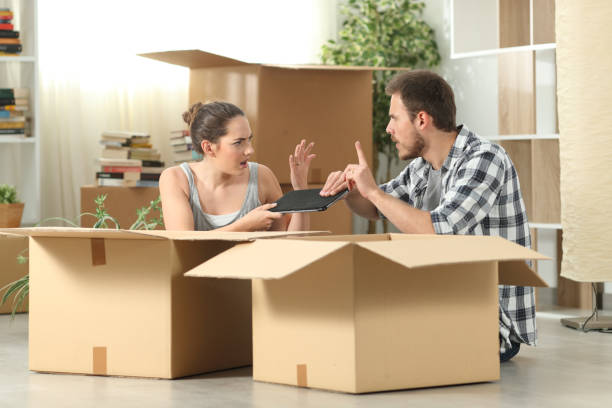 Marriage moving home fighting for a tablet Marriage moving home fighting for a tablet belongings stock pictures, royalty-free photos & images