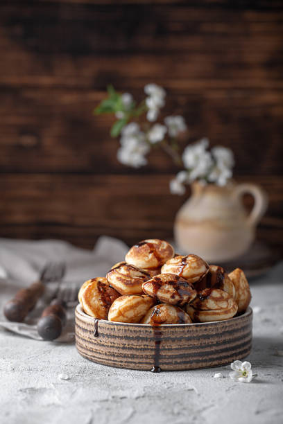 pancakes with chocolate and blueberries pancakes with chocolate and blueberries in a ceramic bowl apple cinnamon pancake stock pictures, royalty-free photos & images