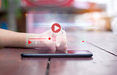 live-video-inhalte-online-streaming-marketing-konzept.jpg?b=1&s=170x170&k=20&c=pYU40AfChcWx60xt1rQJTXi1XupTTS1zqH_R35mXfuQ=